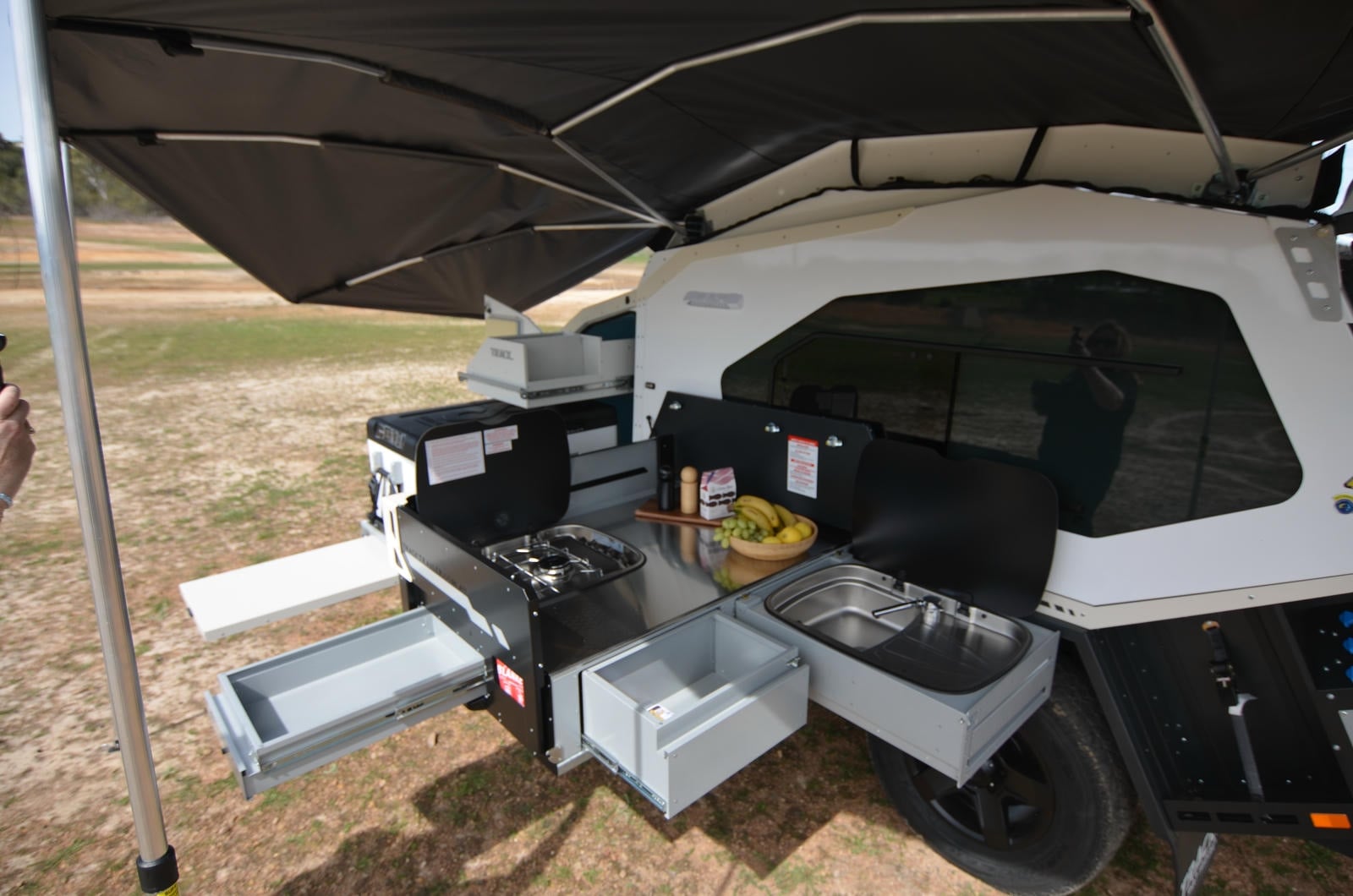 Tvan MK6 Series: Integrated Slide-Out Outdoor Kitchen