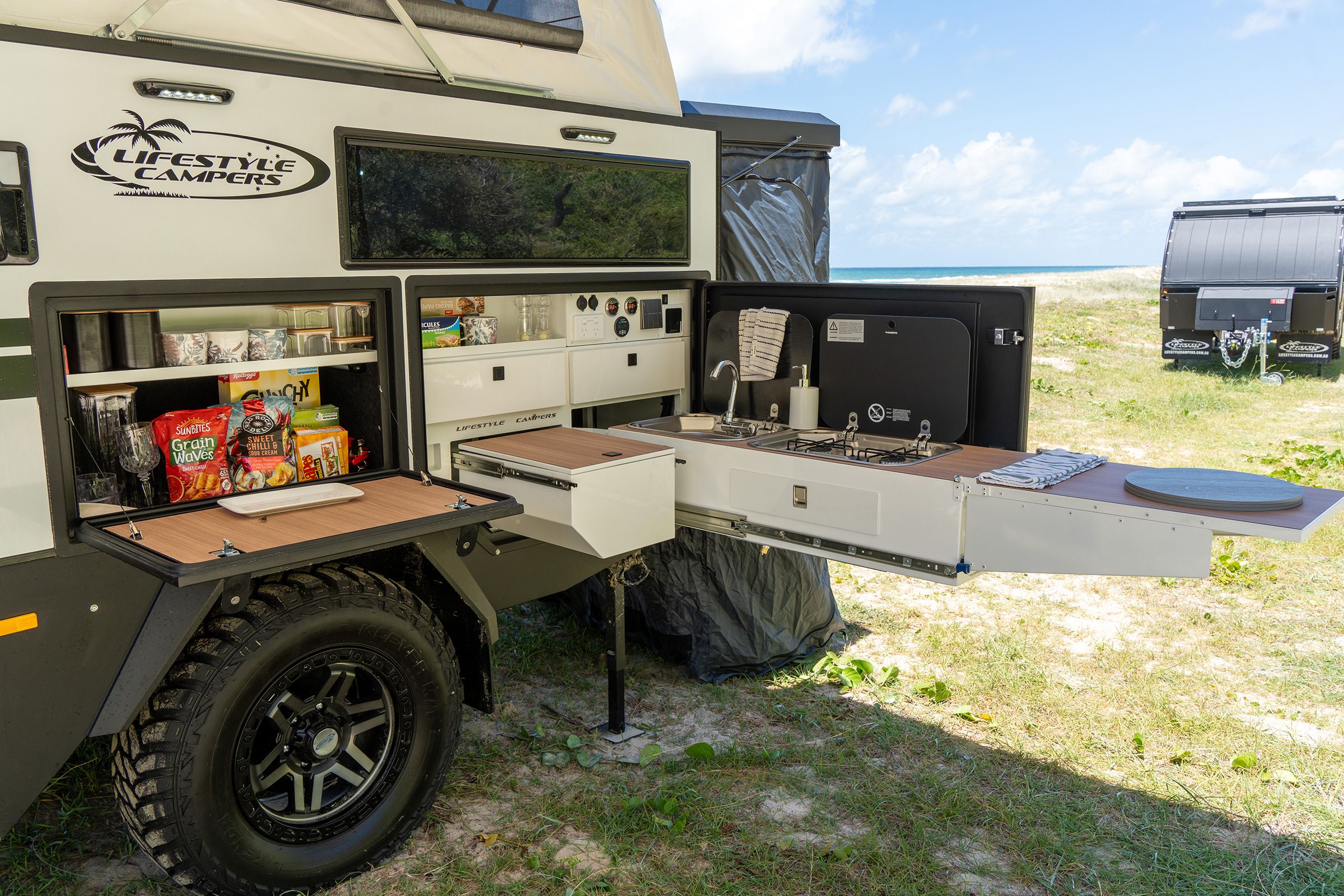 Iconn E2: Deluxe camp kitchen
