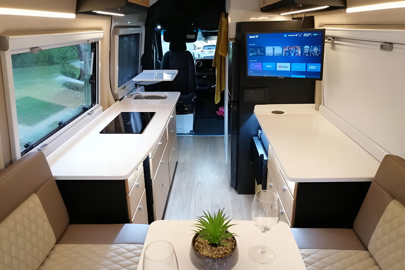Kruiswagen: Intelligent Features for Extended Touring