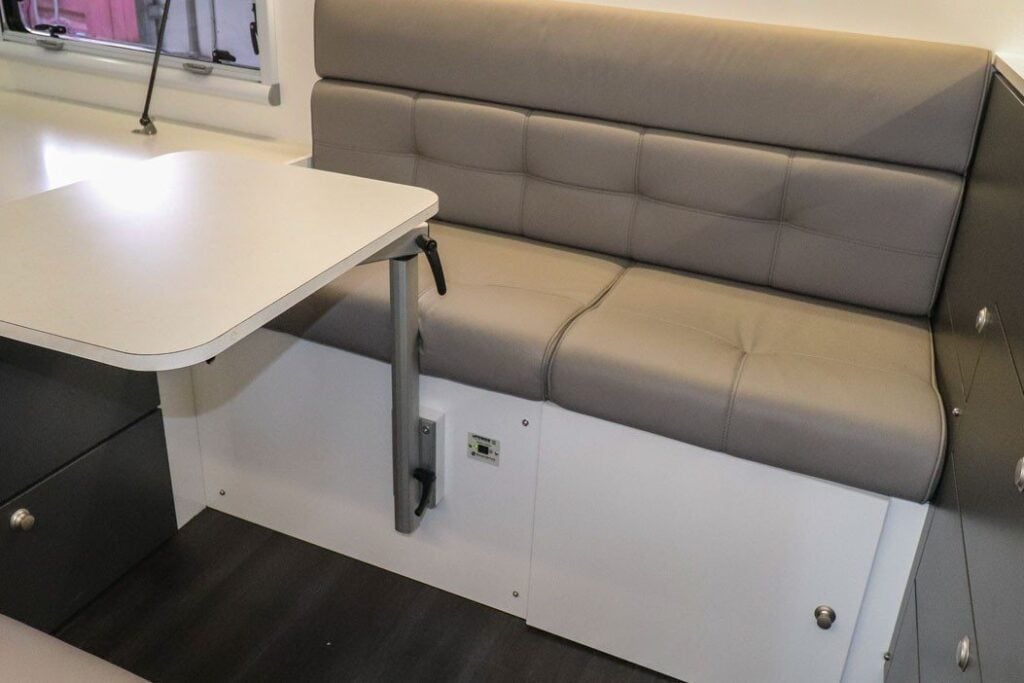 Rhinomax Renegade 12 café lounge with swing-away table